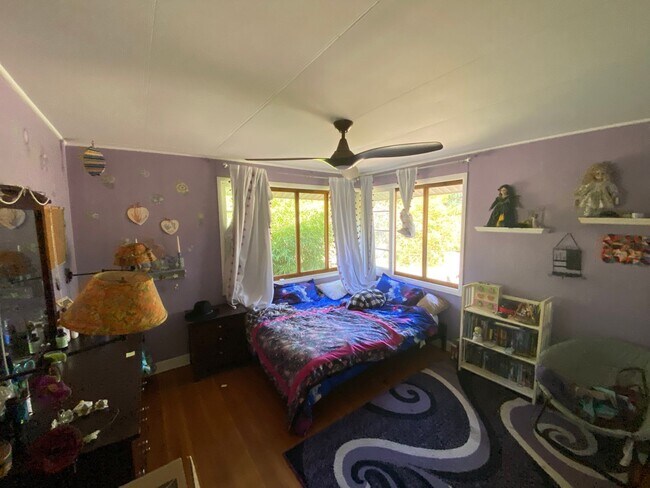 Foto del edificio - Kekaha 4 bed2 bath on 3/4 acre