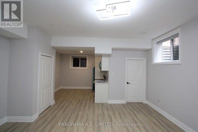 Building Photo - 11 Cronin Dr