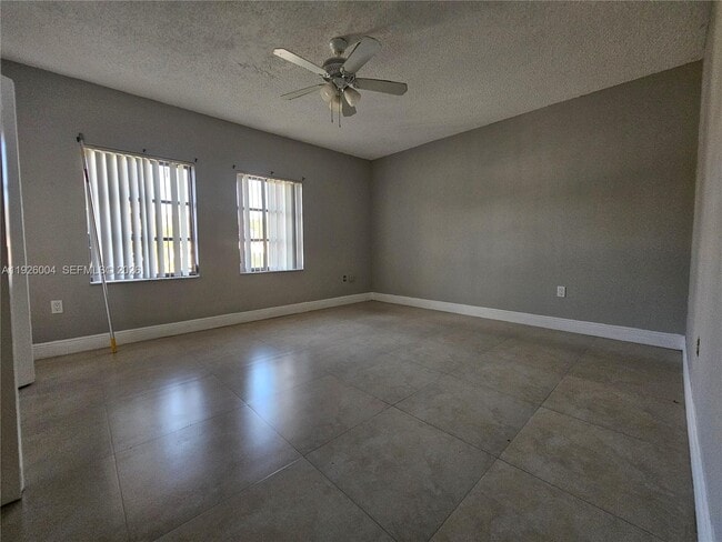 Building Photo - 5317 SW 140th Pl