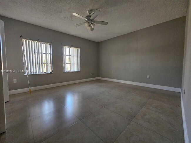 Foto del edificio - 5317 SW 140th Pl