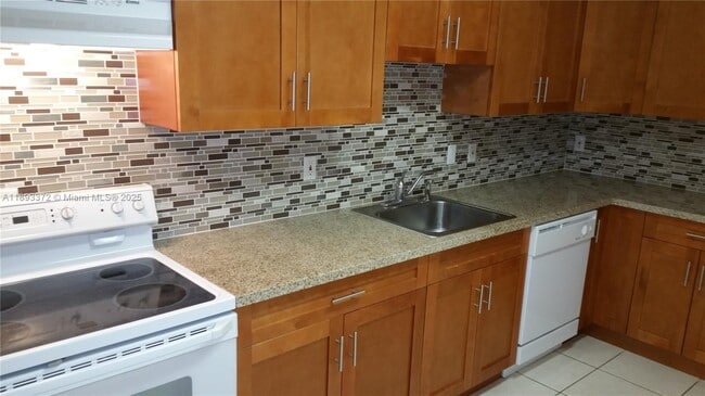 Foto del edificio - 2531 NE 184th Terrace