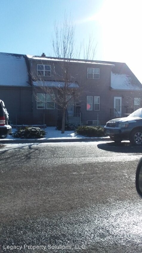 Primary Photo - 901-903 Warren Ave