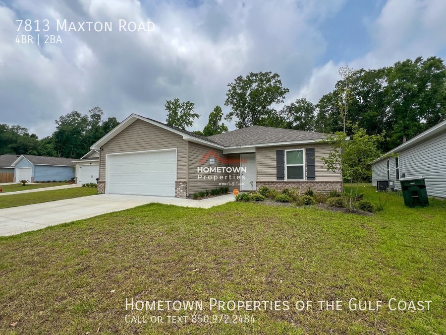 Foto principal - Spacious 4-Bedroom Home in Pensacola, FL w...