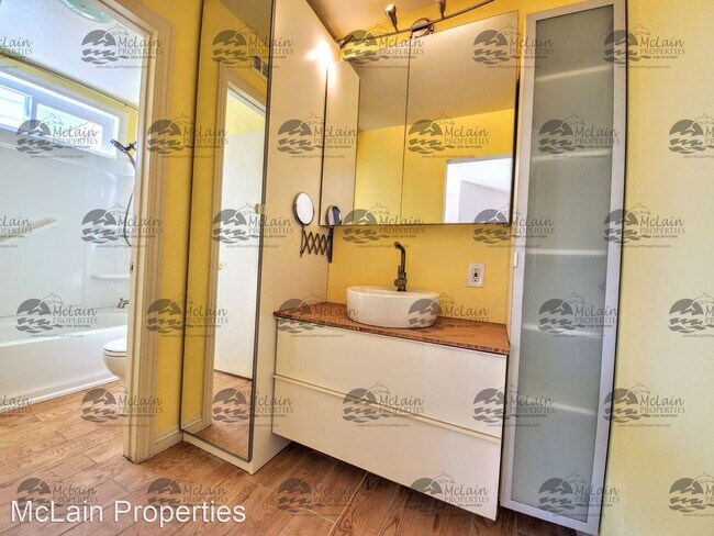 Foto del edificio - 2 br, 2.5 bath House - 2583 Regent Rd.