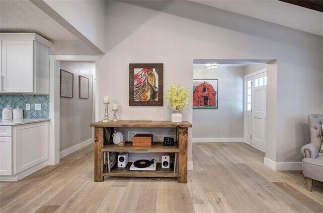 Foto del edificio - 3410 Holliglen Dr