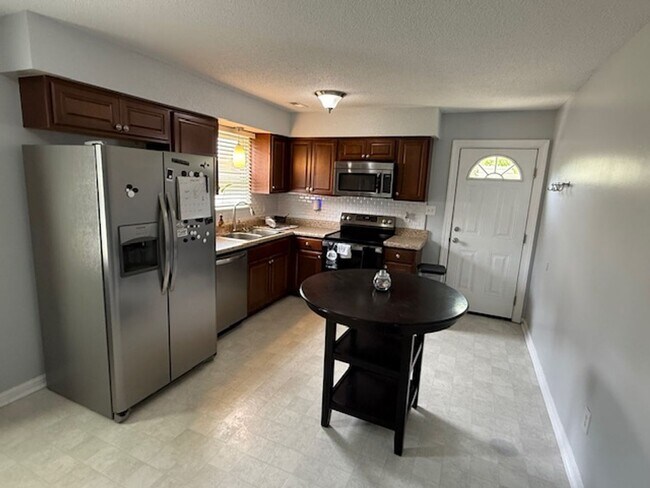Foto del edificio - Rental Home Avail off of Gum Branch!