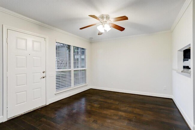 Building Photo - 1880 White Oak Dr