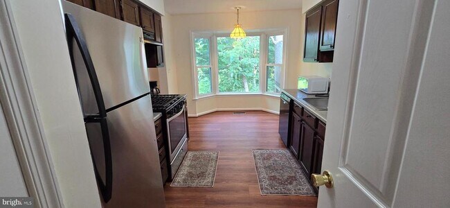 Foto del edificio - 707 Curry Ford Ln