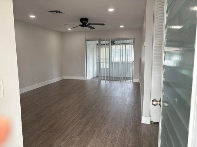 Foto del edificio - 2930 Crosley Dr E