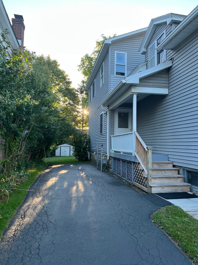 Building Photo - 176 Duer St