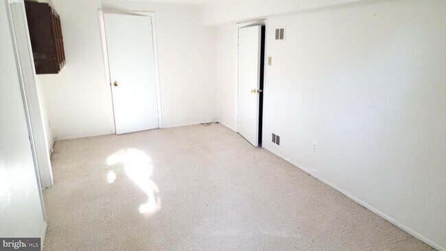 Foto del edificio - 6507 Byron Ave