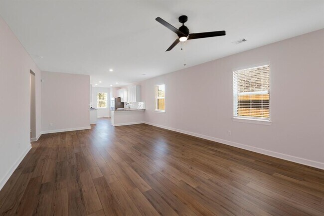 Foto del edificio - 6111 White Spruce Dr