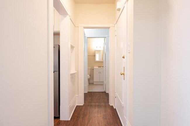 Building Photo - bedroom in San Francisco CA 94102