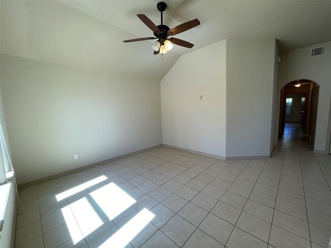 Building Photo - 16928 W Ivanhoe St