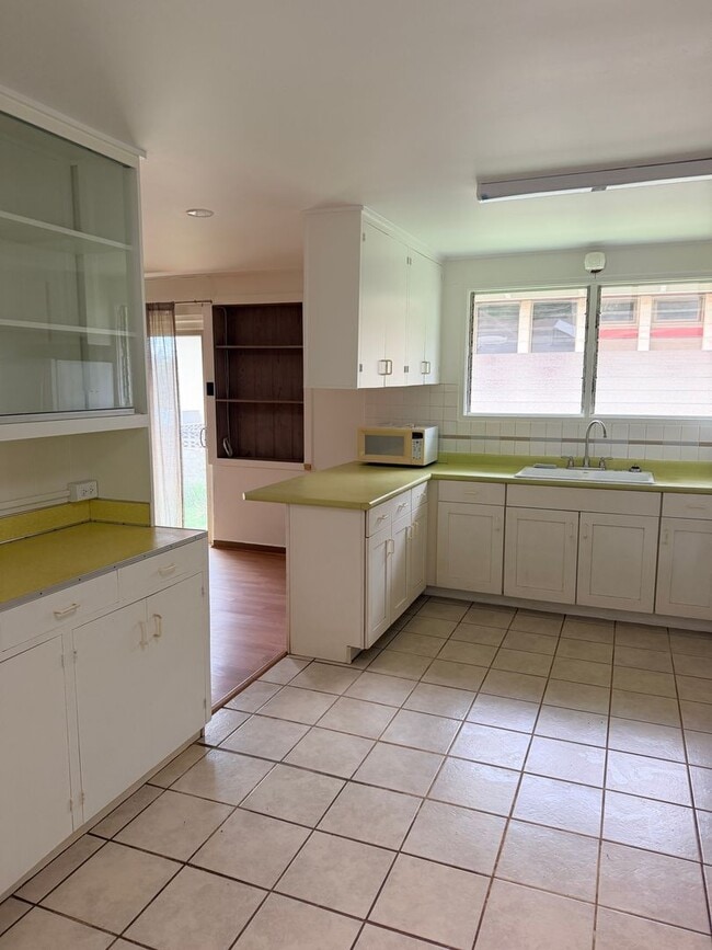 Building Photo - Cozy home with large yard in Wailuku