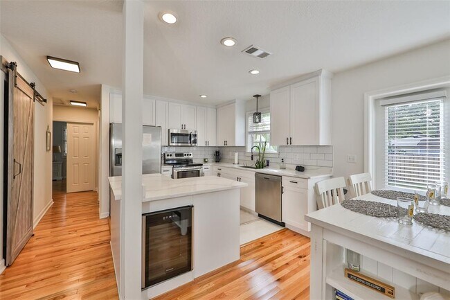 Building Photo - 2803 S Manhattan Ave