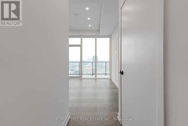 Building Photo - 285-1285 Dufferin St