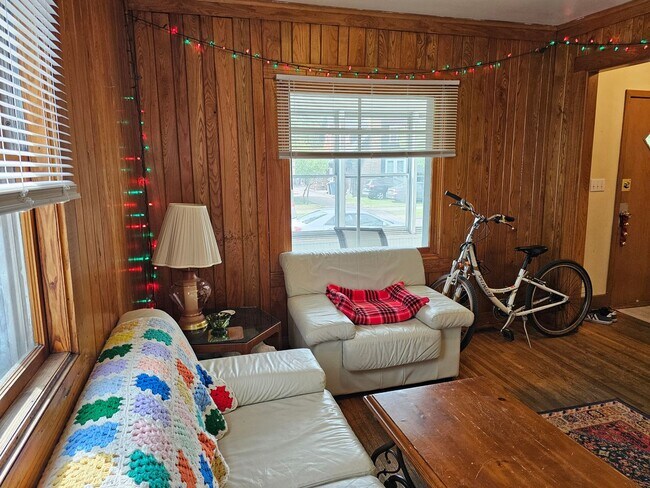Foto del edificio - 612 11th Ave SE