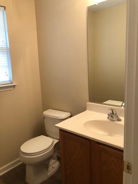Foto del edificio - 965 Peachtree Meadows Cir