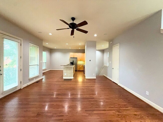 Foto del edificio - 4317 Cedar Springs Rd