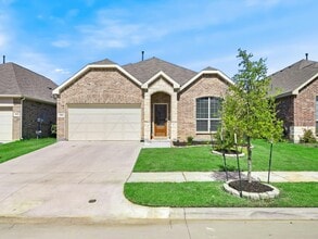Building Photo - 3413 Kingsview Dr
