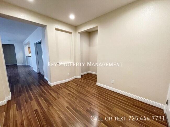 Building Photo - HARD TO FIND 2 BEDROOM WITH OFFICE & POOL!