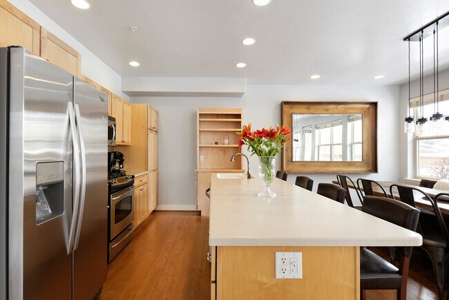 Building Photo - 548 Evans Ct