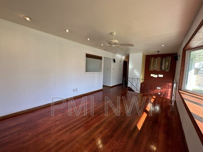 Foto del edificio - 944 W 54th Pl