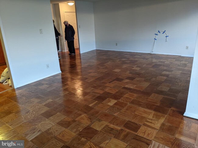 Foto del edificio - 5225 Pooks Hill Rd