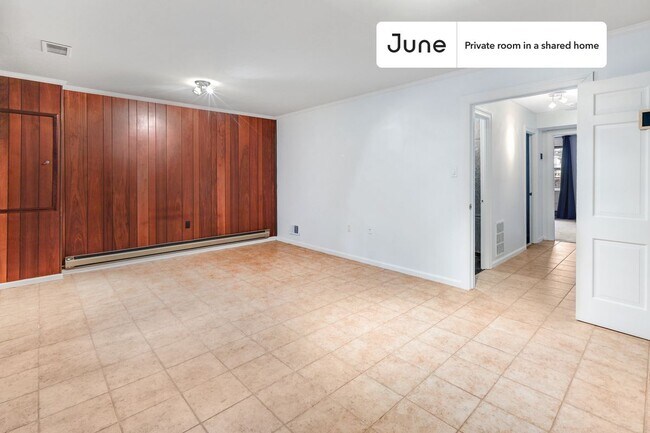 Foto del edificio - Private bedroom in 7 bed/3.5 bath Home