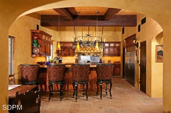 Foto del edificio - 5851 Soledad Mountain Rd