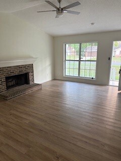 Foto del edificio - 406 Chapelwood Dr