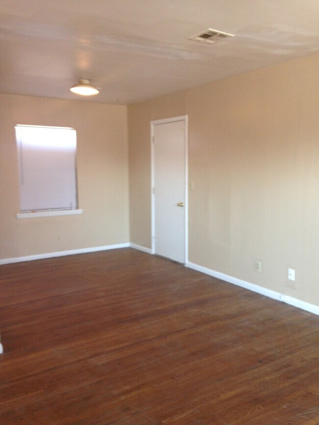 Foto del edificio - 3 Bedroom  Bath House with 1 Car Garage