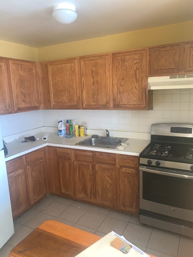 Foto del edificio - 704 E 182nd St