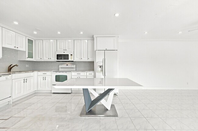 Foto del edificio - 126 West Ct