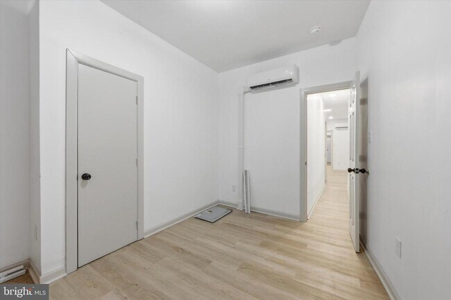 Building Photo - 907 Belmont Ave