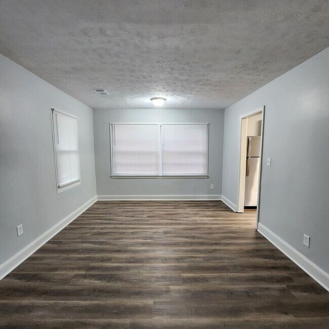Foto del edificio - 3741 Loren Dr