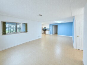 Building Photo - 4940 SW 25th Ave