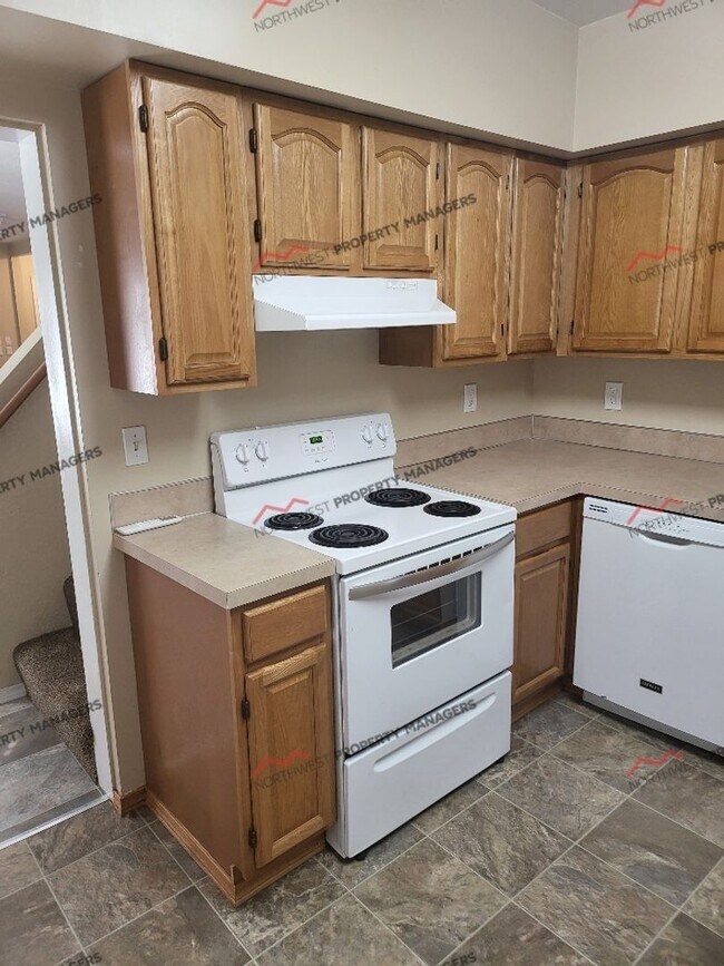 Foto del edificio - STATUS: *AVAILABLE* | R28 | $1895 + $100 FLAT RATE FOR W/S.*** MOVE IN SPECIAL!!! 1/2 OFF FIRST M...
