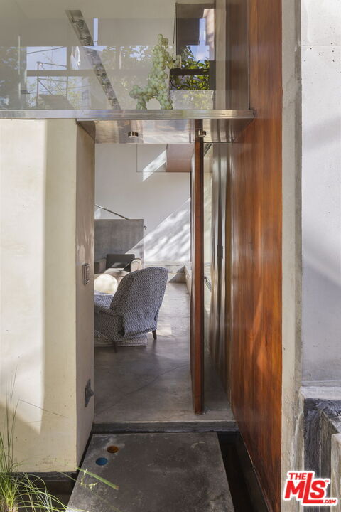 Building Photo - 615 Woodlawn Ave