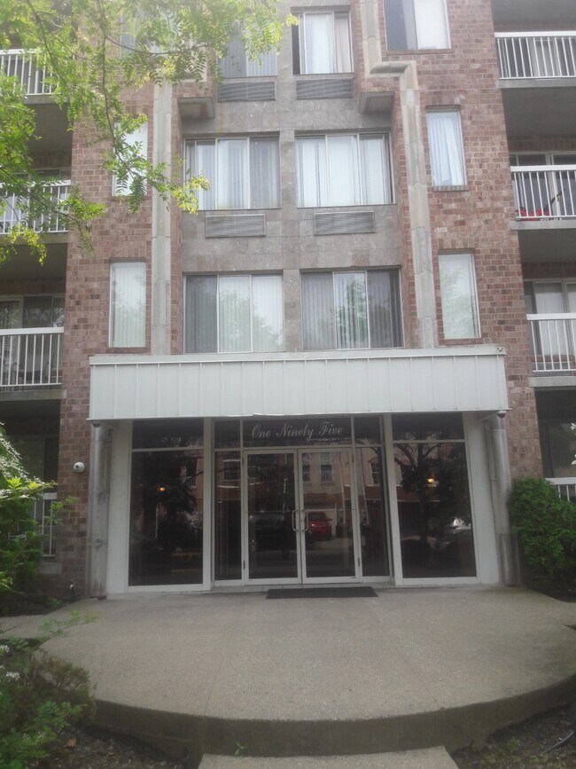 Foto del edificio - 171 Wellington Ct