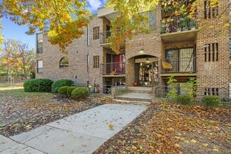 Building Photo - 13 Silverwood Cir