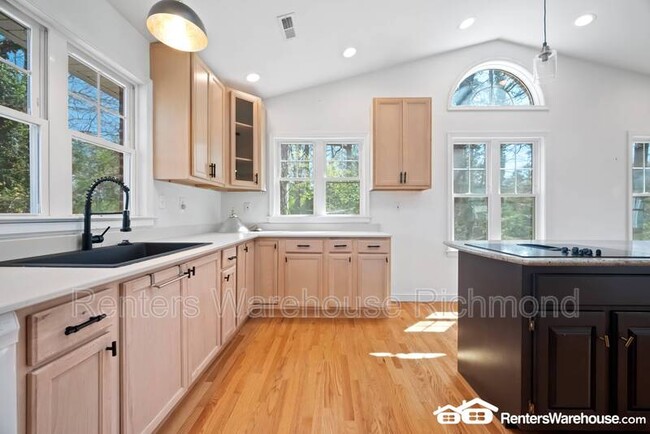 Building Photo - 8511 Ackley Ave