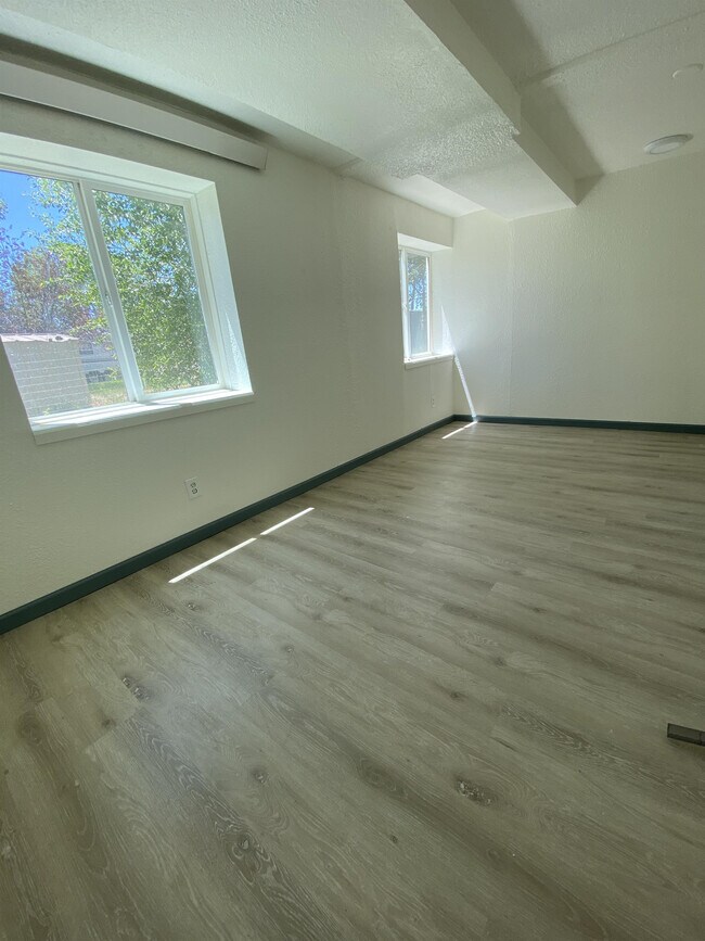 Building Photo - 382 N Buchanan St
