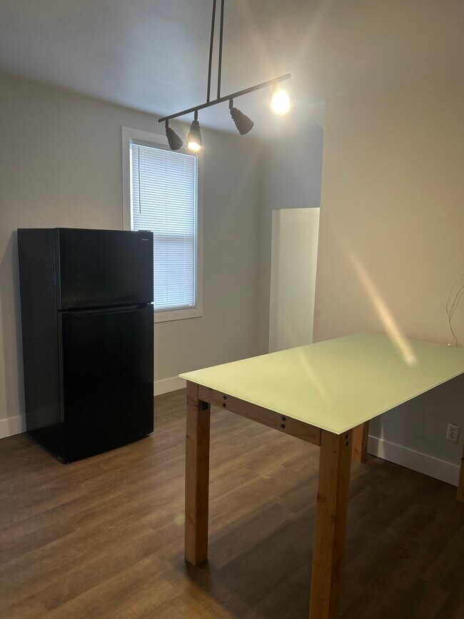 Foto del edificio - 9511 Gentry Ave