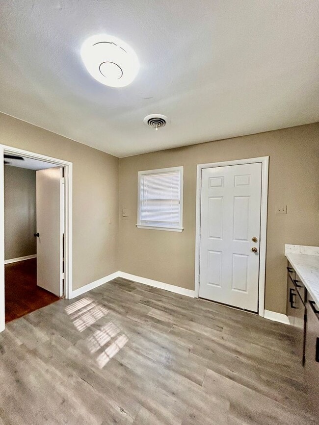 Building Photo - Newly Renovated 3 bedroom 1 bath Home - Open To Section 8