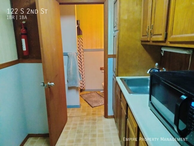 Building Photo - 1 Bedroom / 1 Bathroom Apartment in Lehigh...