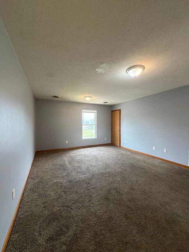 Building Photo - 279 Woodridge Ct