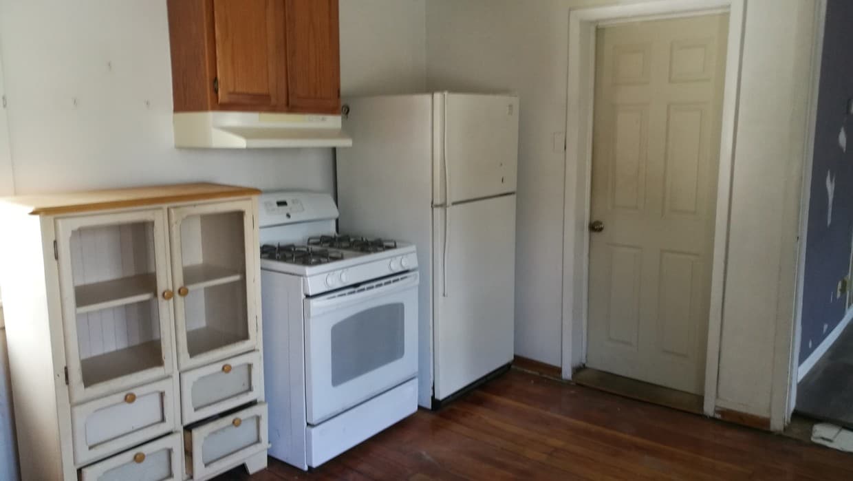 Kitchen - 1133 E Kane Pl