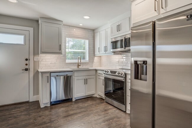 Kitchen - White Rock Views Apartments